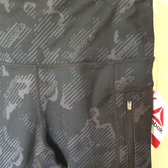 NEW Ladies 7/8 Reebok Leggings | Size Medium | Black and Grey Logo | 2 Pockets - Picture 2 of 14